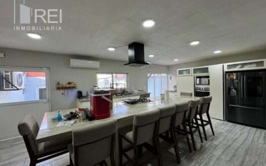 VENTA CASA SOBRE PABLO NERUDA MUY CERCA DE LA AUTÓNOMA, VILLA UNIVERSIDAD, ZAPOPAN