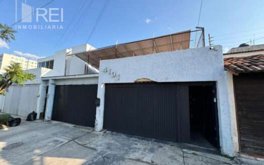 VENTA CASA SOBRE PABLO NERUDA MUY CERCA DE LA AUTÓNOMA, VILLA UNIVERSIDAD, ZAPOPAN