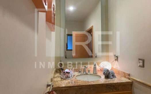 VENTA CASA DENTRO DE COTO LA JOYA EN AZALEAS BUGAMBILIAS ZAPOPAN