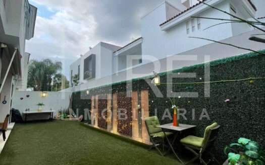 VENTA CASA DENTRO DE COTO LA JOYA EN AZALEAS BUGAMBILIAS ZAPOPAN