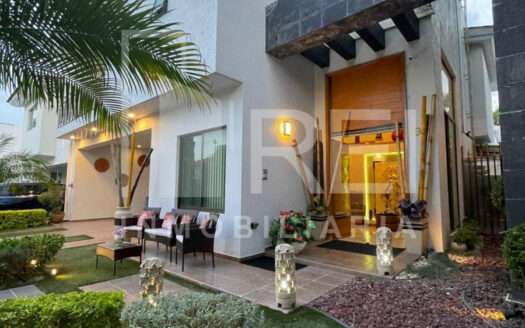 VENTA CASA DENTRO DE COTO LA JOYA EN AZALEAS BUGAMBILIAS ZAPOPAN