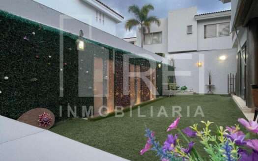 VENTA CASA DENTRO DE COTO LA JOYA EN AZALEAS BUGAMBILIAS ZAPOPAN