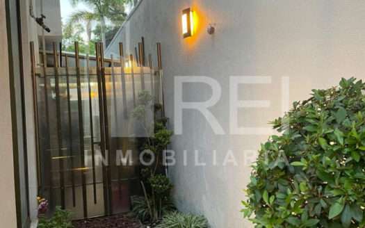 VENTA CASA DENTRO DE COTO LA JOYA EN AZALEAS BUGAMBILIAS ZAPOPAN