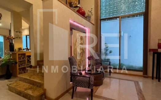 VENTA CASA DENTRO DE COTO LA JOYA EN AZALEAS BUGAMBILIAS ZAPOPAN