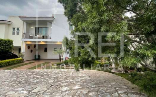 VENTA CASA DENTRO DE COTO LA JOYA EN AZALEAS BUGAMBILIAS ZAPOPAN