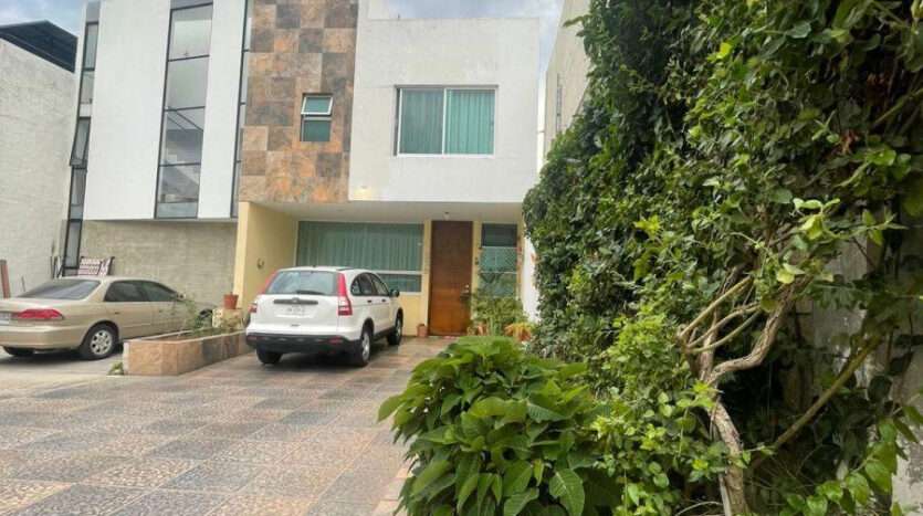 VENTA CASA DENTRO DE COTO IZVORA FRACC. EL ORIGEN TLAJOMULCO