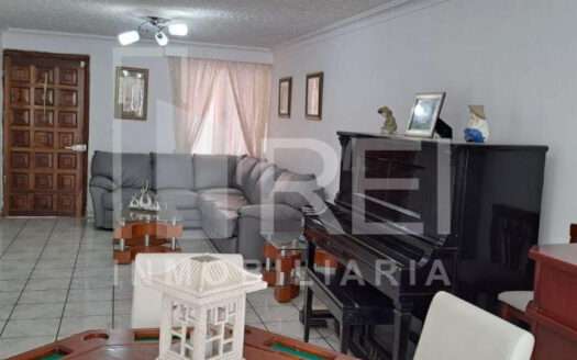VENTA CASA CON ALBERCA EN LOMA BONITA ZAPOPAN