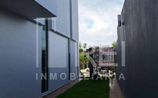 VENTA CASA EN LOS ROBLES RESIDENCIAL ZAPOPAN