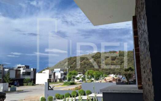 VENTA CASA EN LOS ROBLES RESIDENCIAL ZAPOPAN