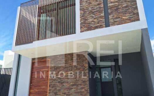 VENTA CASA EN LOS ROBLES RESIDENCIAL ZAPOPAN