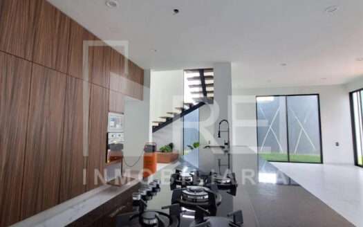 VENTA CASA EN LOS ROBLES RESIDENCIAL ZAPOPAN