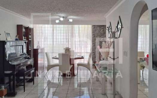 VENTA CASA CON ALBERCA EN LOMA BONITA ZAPOPAN