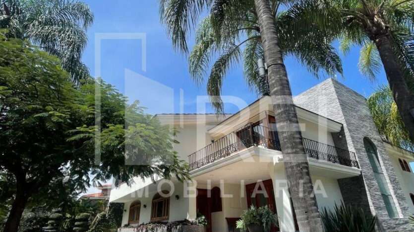 VENTA RESIDENCIA EN ESQUINA VALLE REAL ZAPOPAN