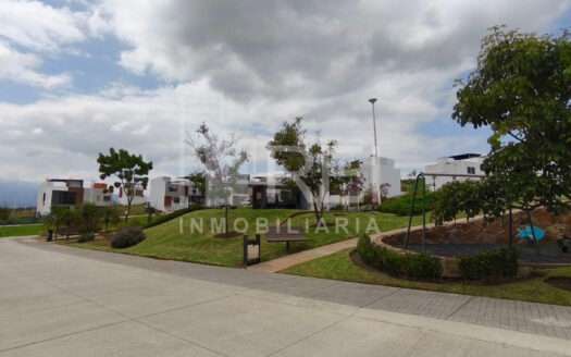 VENTA CASA EN SENDEROS DE MONTE VERDE TLAJOMULCO