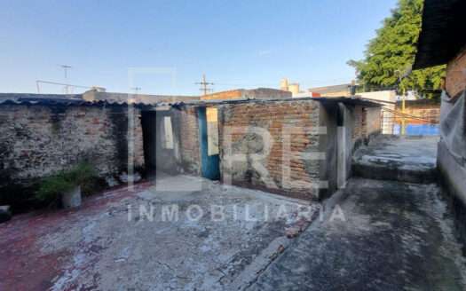 VENTA CASA EN ESQUINA PARA REMODELAR ZONA PANTEON DE MEZQUITAN GUADALAJARA