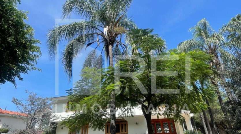VENTA RESIDENCIA EN ESQUINA VALLE REAL ZAPOPAN
