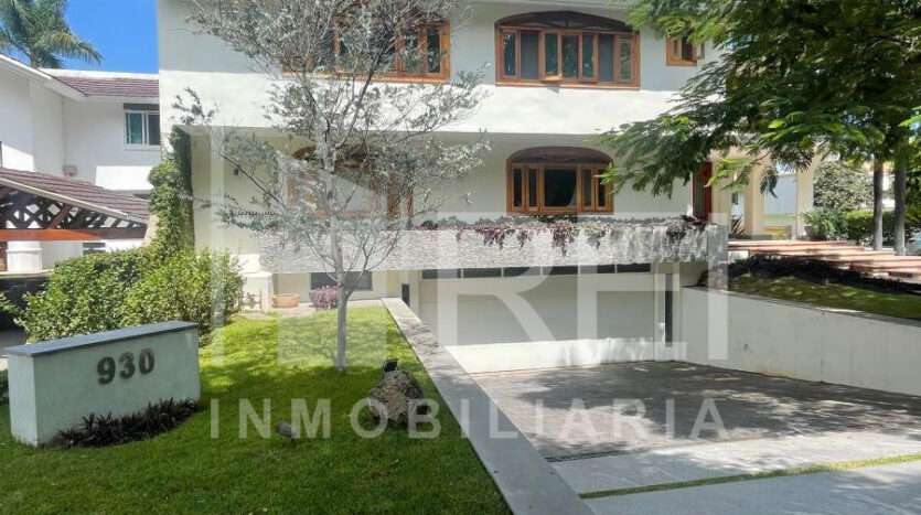VENTA RESIDENCIA EN ESQUINA VALLE REAL ZAPOPAN