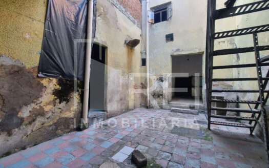 VENTA CASA EN ESQUINA PARA REMODELAR ZONA PANTEON DE MEZQUITAN GUADALAJARA