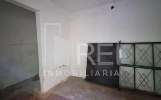 VENTA CASA EN ESQUINA PARA REMODELAR ZONA PANTEON DE MEZQUITAN GUADALAJARA