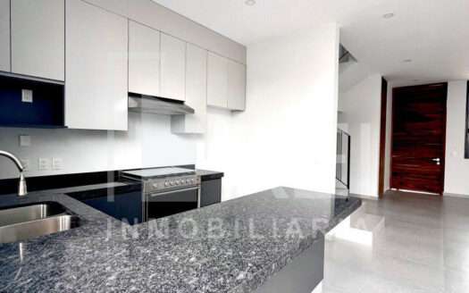 RENTA CASA EN ZOI SANTA ANITA TLAJOMULCO