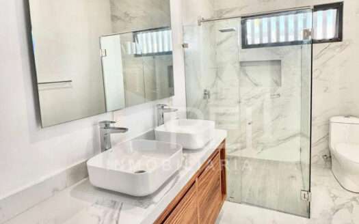 VENTA CASA NUEVA EN PARAJE LAS GRULLAS TLAJOMULCO