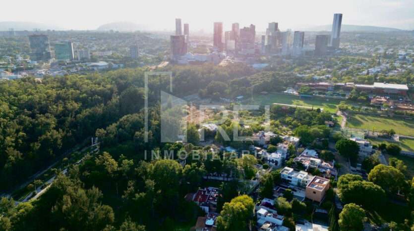 TERRENO EN VENTA SOBRE MANUEL VILLALONGIN COLONIA GUADALAJARITA