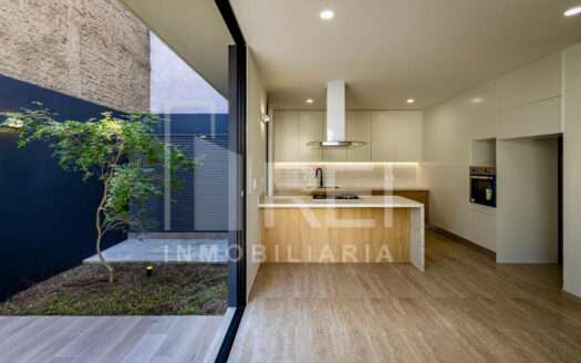 VENTA CASA NUEVA FRENTE A PARQUE COTO TOLEDO EN NUEVA GALICIA RESIDENCIAL