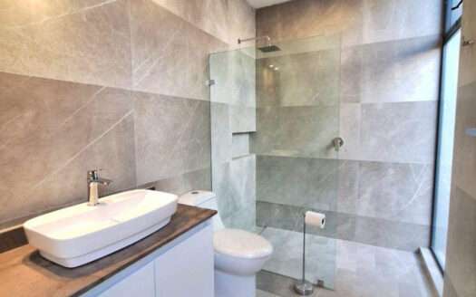 VENTA CASA EN EL PARAJE LAS GRULLAS TLAJOMULCO