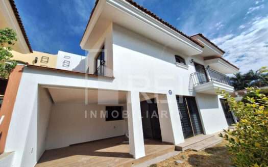 RENTA CASA EN LOS MANZANOS TLAJOMULCO