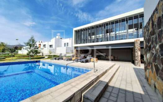 VENTA CASA EN EL PARAJE LAS GRULLAS TLAJOMULCO