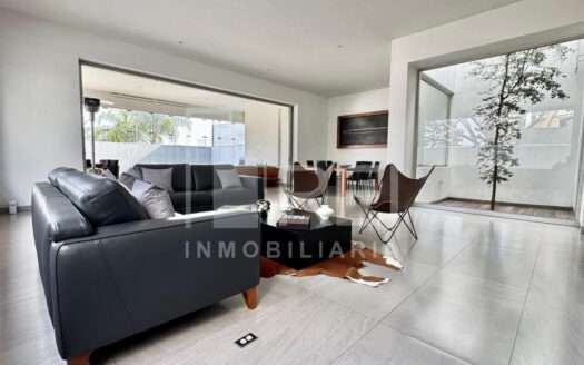 RENTA CASA MODERNA EN BUGAMBILIAS SEGUNDA SECCION ZAPOPAN