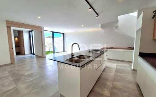 VENTA CASA EN EL PARAJE LAS GRULLAS TLAJOMULCO