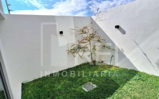 VENTA CASA EN EL PARAJE LAS GRULLAS TLAJOMULCO