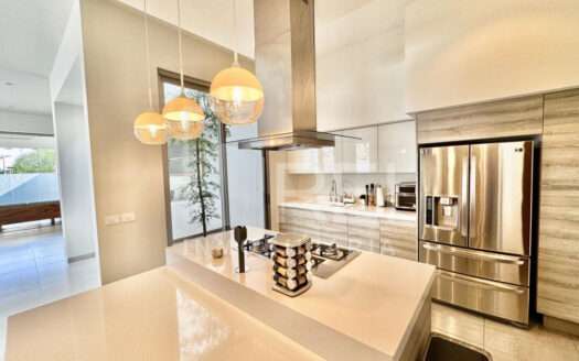 RENTA CASA MODERNA EN BUGAMBILIAS SEGUNDA SECCION ZAPOPAN