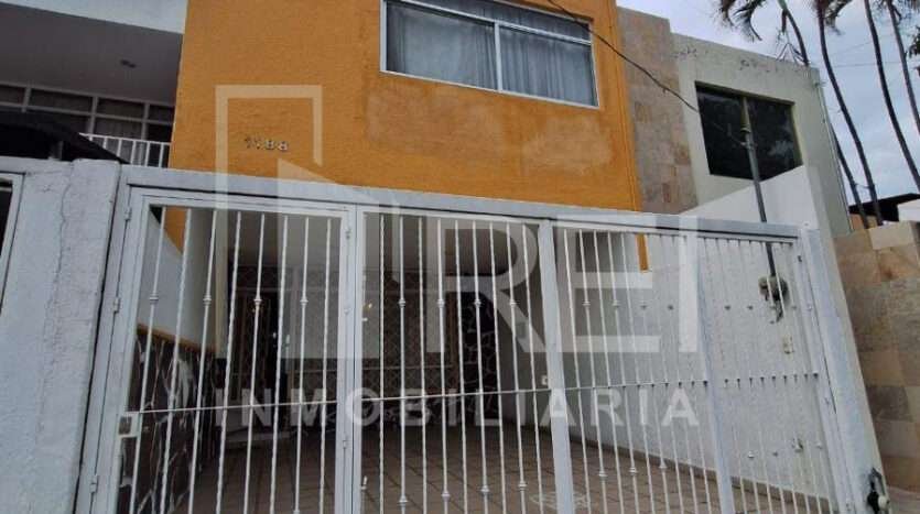 CASA EN VENTA JARDINES DEL BOSQUE GUADALAJARA