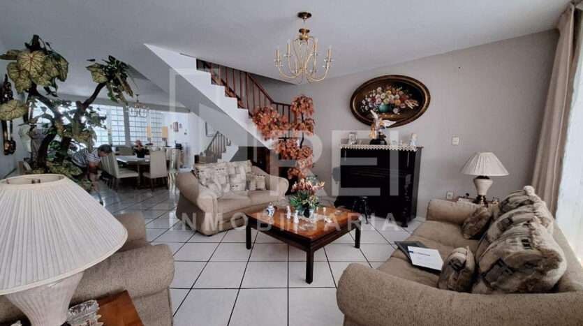 CASA EN VENTA JARDINES DEL BOSQUE GUADALAJARA