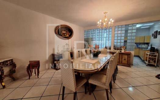 CASA EN VENTA JARDINES DEL BOSQUE GUADALAJARA