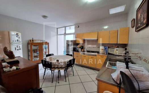 CASA EN VENTA JARDINES DEL BOSQUE GUADALAJARA