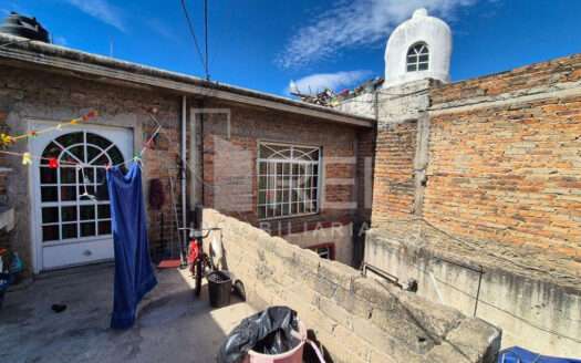 CASA DUPLEX EN VENTA A MEDIA CUADRA DE JUAN GIL PRECIADO ZAPOPAN
