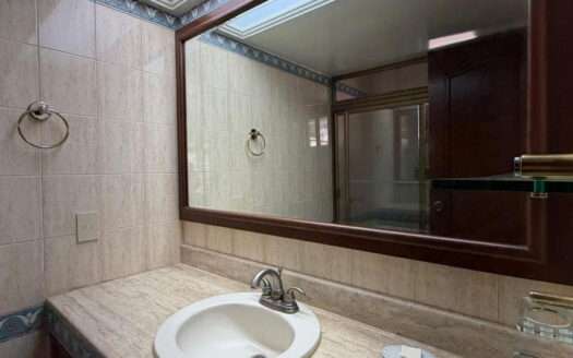 CASA EN VENTA BUGAMBILIAS PRIMERA SECCION ZAPOPAN