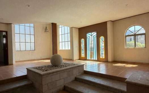 CASA EN VENTA BUGAMBILIAS PRIMERA SECCION ZAPOPAN