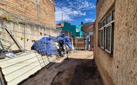 CASA DUPLEX EN VENTA A MEDIA CUADRA DE JUAN GIL PRECIADO ZAPOPAN