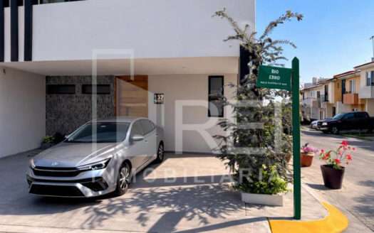 CASA EN VENTA REAL DE VALDEPEÑAS ZAPOPAN