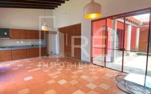 CASA EN RENTA CONOMINIO NUEVO CHAPALA