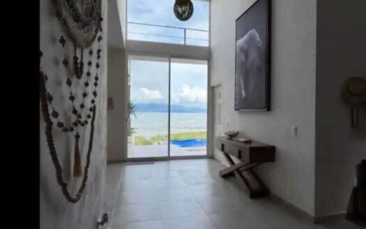 CASA EN VENTA A PIE DEL LAGO DE CHAPALA TUXCUECA JALISCO