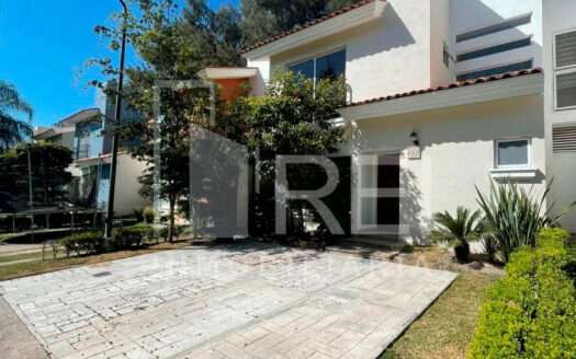 CASA EN VENTA LOS MANZANOS SENDERO LAS MORAS TLAJOMULCO