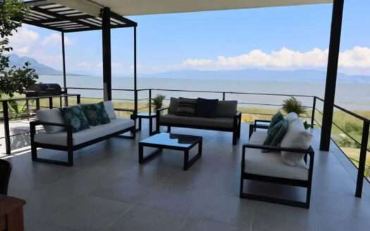 CASA EN VENTA A PIE DEL LAGO DE CHAPALA TUXCUECA JALISCO