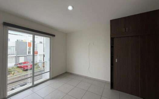 CASA EN RENTA PARQUES DE TESISTAN ZAPOPAN