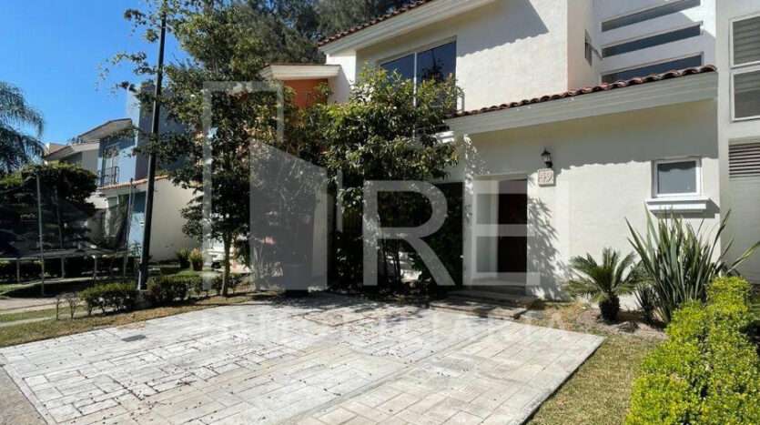 CASA EN VENTA COTO LOS MANZANOS SENDEROS LAS MORAS TLAJOMULCO