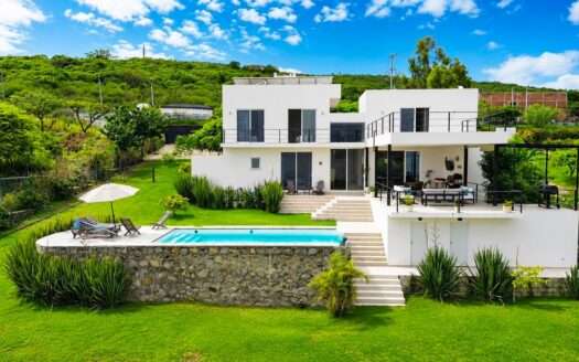 CASA EN VENTA A PIE DEL LAGO DE CHAPALA TUXCUECA JALISCO